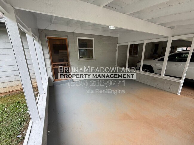 Building Photo - 3813 Woodlake Dr