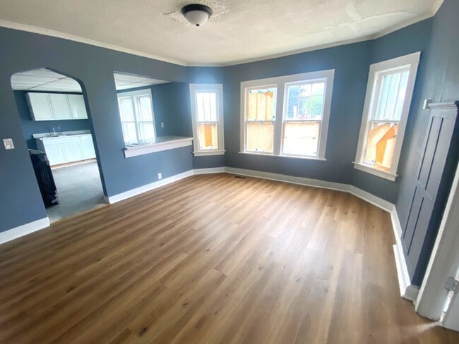Building Photo - 528 Chenango St