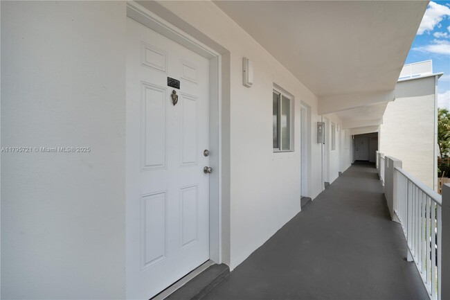 Foto del edificio - 7713 SW 88th St