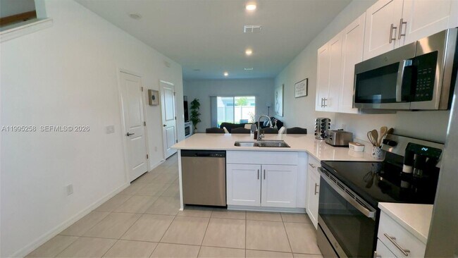 Foto del edificio - 3381 Composition St