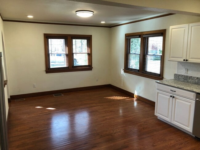 Building Photo - ALL PROSPECTIVE TENANTS MUST SUBMIT A $58 NON-REFUNDABLE APPLICATION FEE PER APPLICANT ONLINE AND...