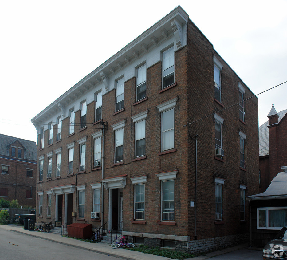 Building Photo - 32-36 Division St