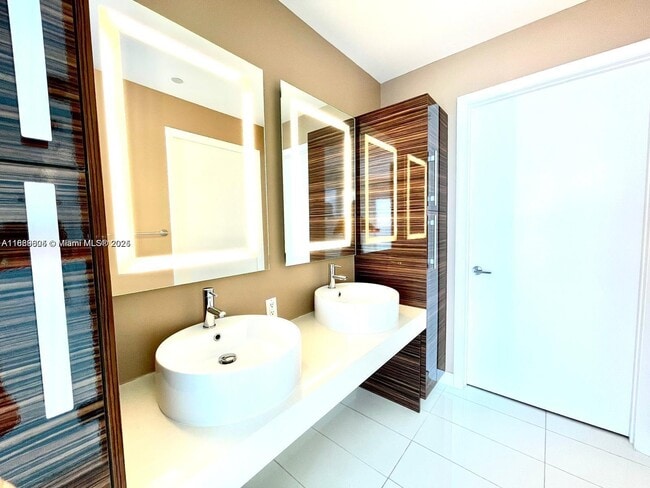 Foto del edificio - 2020 N Bayshore Dr