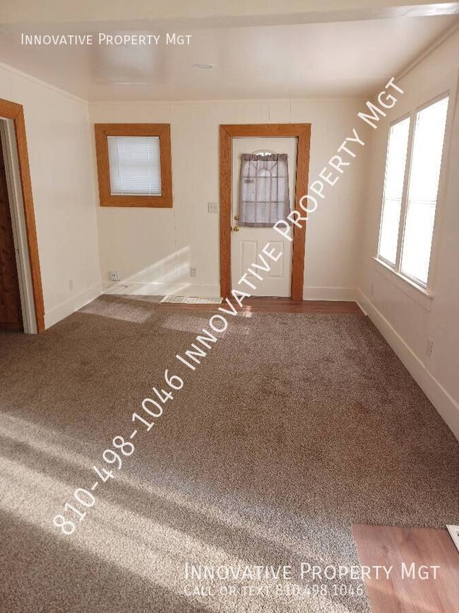 Building Photo - Beautifully updated 3 bed 1 bath! Carman-A...