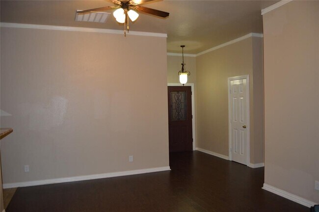 Building Photo - 109 Pecan Grove