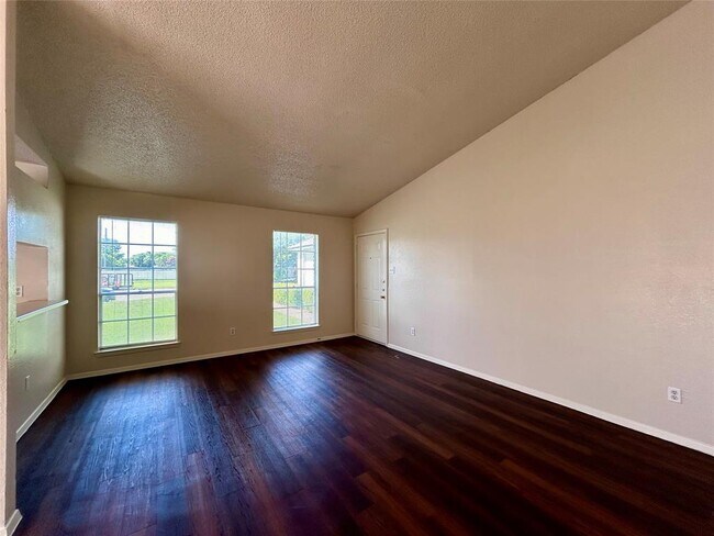 Foto del edificio - 508 Willowbend Cove