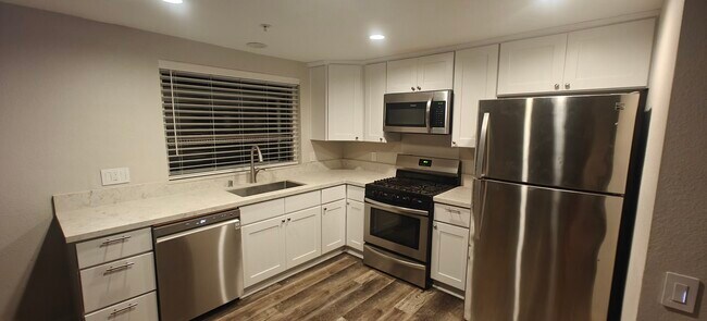 Building Photo - 2560 Bancroft Dr