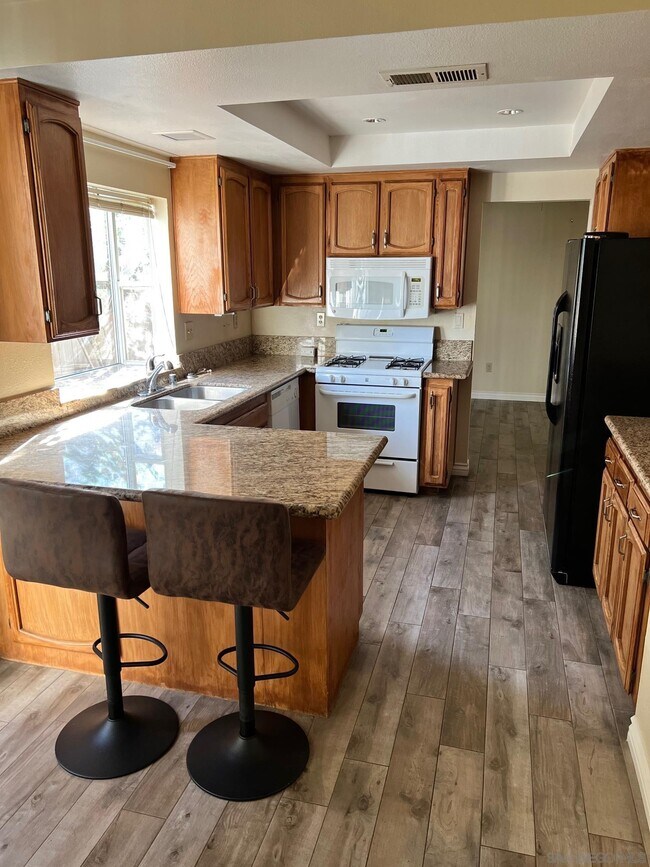 Building Photo - 10270 Rancho Carmel Dr