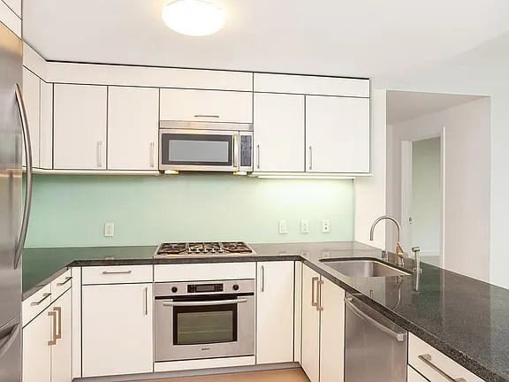 Building Photo - 301 Main St