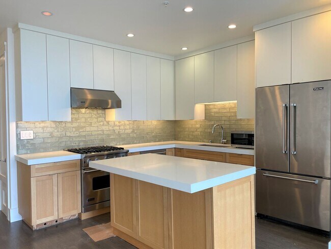 Foto del edificio - 2 Bedroom, 2 Bathroom condo in Ashbury Hei...