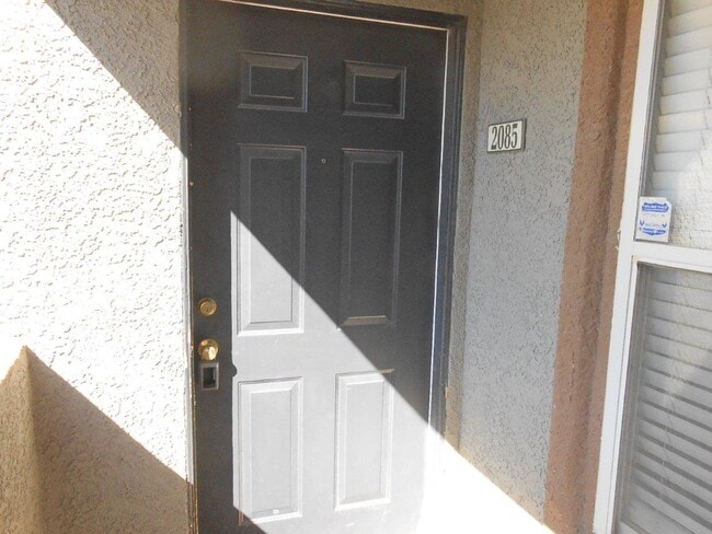 Foto del edificio - 2nd Floor 2 Bedroom Condo in Gated Community