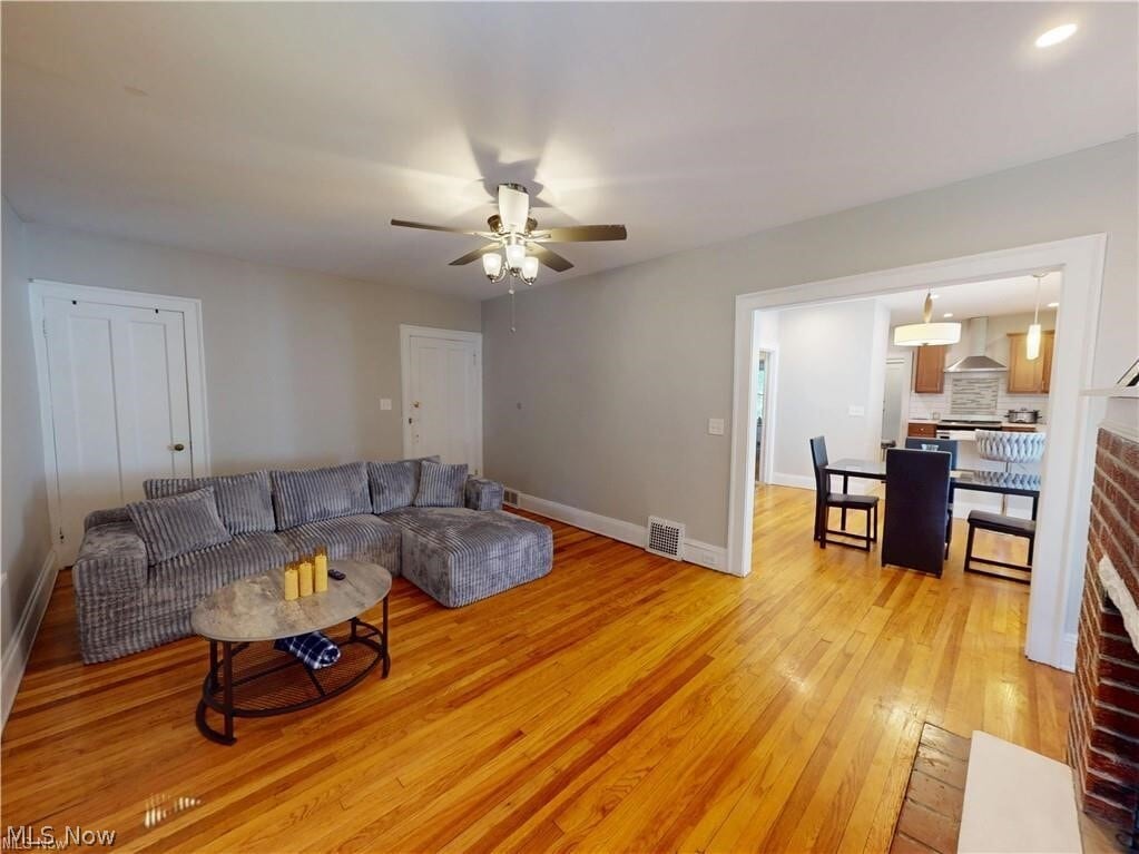Foto del edificio - 3423 Beechwood Ave