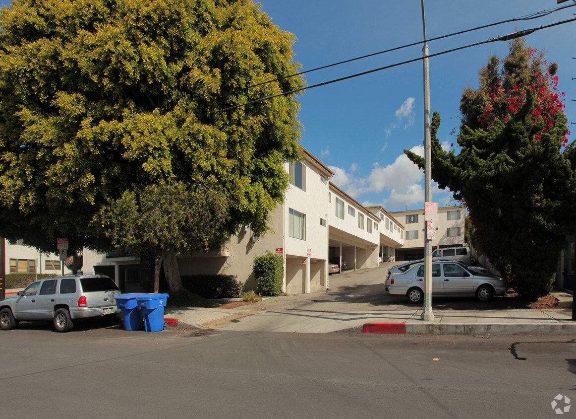 2704 4th St - Casa