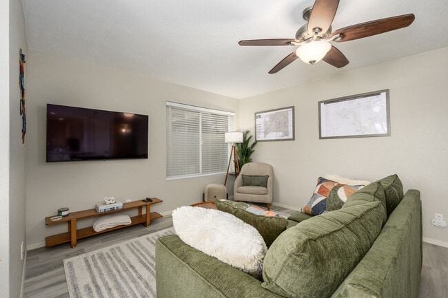 Building Photo - 4850 E Desert Cove Ave