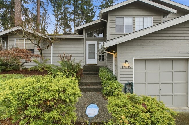 Building Photo - Spacious 3BR Home w/ Large Fenced Yard in Prime Woodinville Location