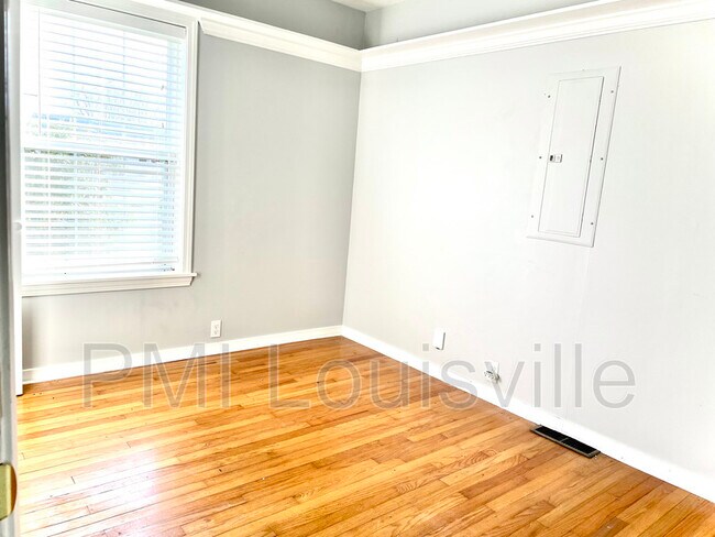 Building Photo - 9236 Chenault Rd