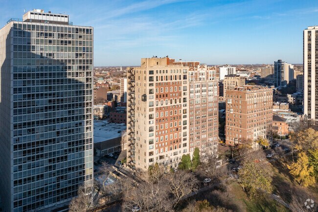 Foto aérea - 2430 N Lakeview Ave
