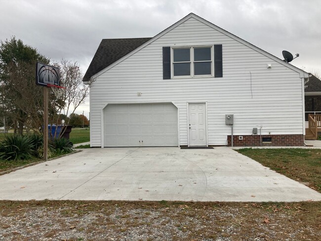 Building Photo - 1225 Sanderson Rd