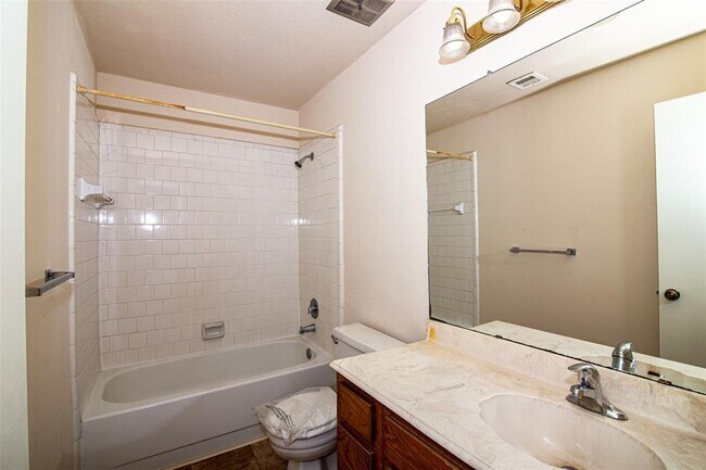 Building Photo - 9111 Woodhouse Dr
