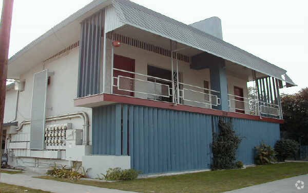 Foto del edificio - 858 E Carmen Ave