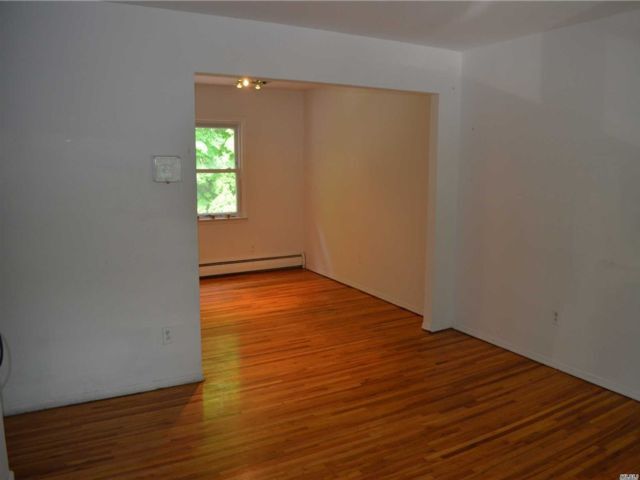Building Photo - 135-25 Hawtree St