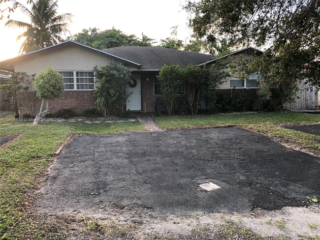 Building Photo - 1665 SW 29th Terrace