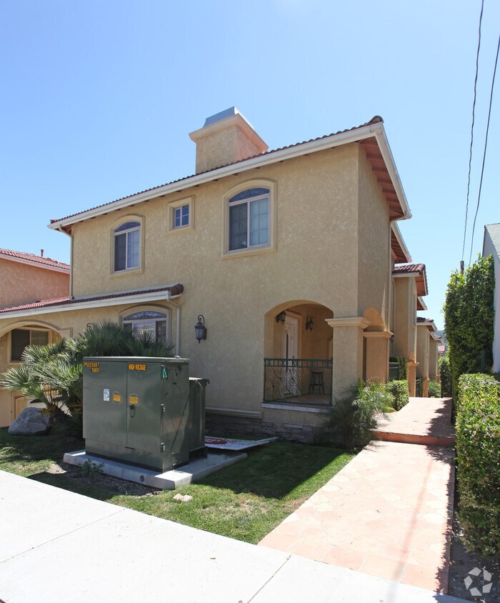 Foto del edificio - 2512-2516 Montrose Ave