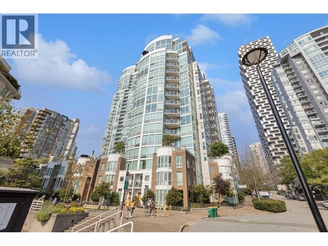 Building Photo - 1501-1501 Howe St
