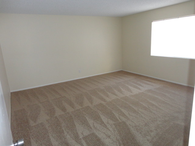Building Photo - Spacious 3/2 4-Plex Condo Palmdale