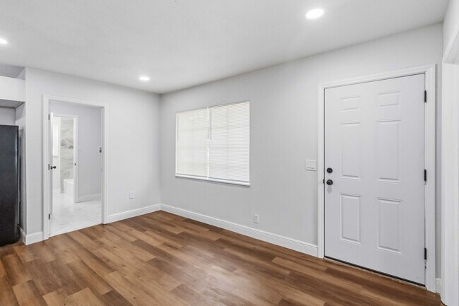 Foto del edificio - Beautifully Renovated 3/1 Home with Modern Finishes