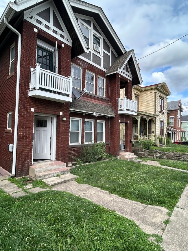 Building Photo - 228 McCormick Pl