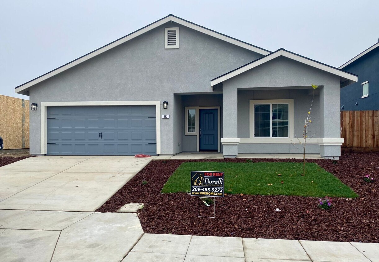 Foto principal - NEWER 4 Bedroom 2 Bath home for RENT!