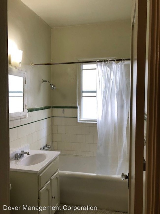 Building Photo - 520 S Hobart Blvd