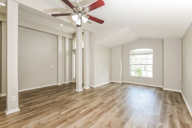 Foto del edificio - 5652 Sycamore Canyon Dr