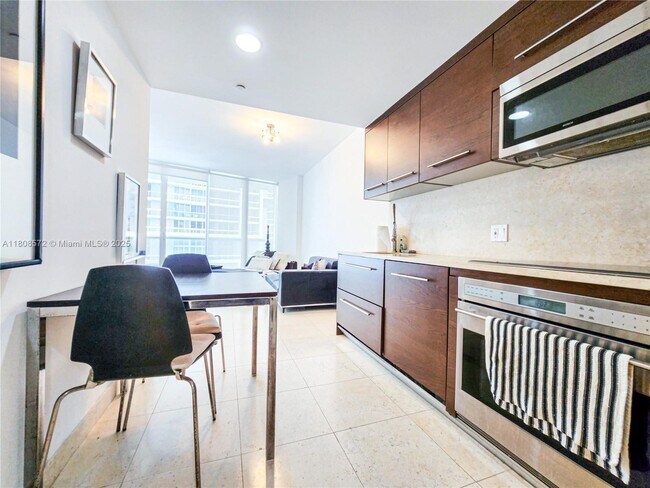 Building Photo - 495 Brickell Ave