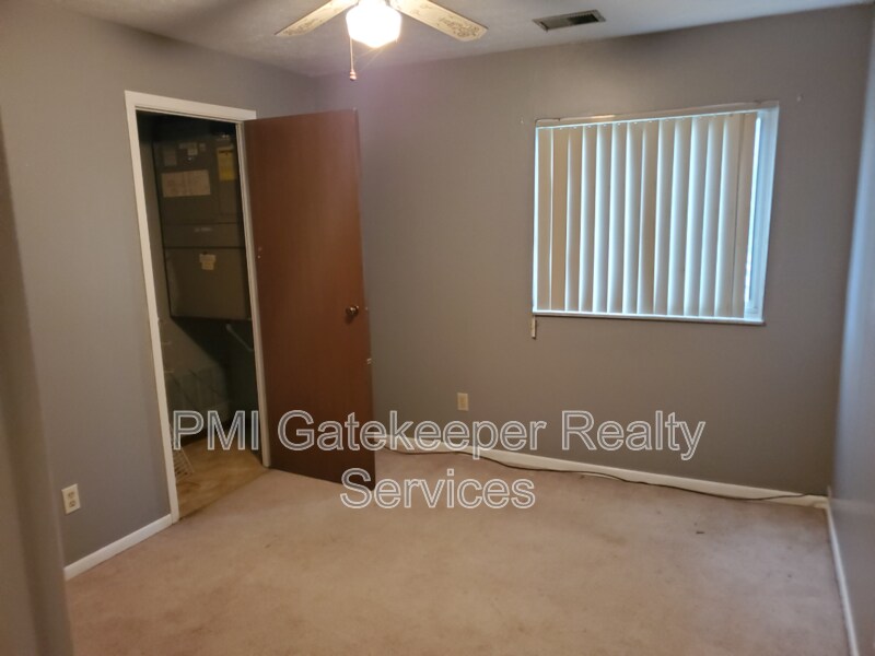 Foto principal - 7226 Creekview Dr