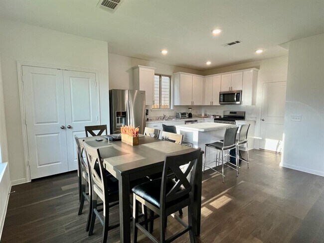 Foto del edificio - 16424 Big Hickory Dr
