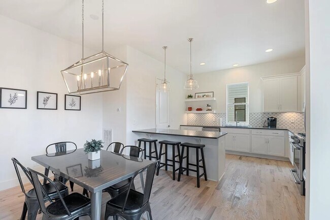 Foto del edificio - 643 Vernon Ave