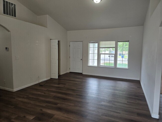Foto del edificio - 3 Bedroom, 2 Bath Home for Rent