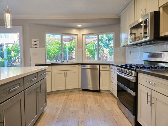 Building Photo - Spacious Home Across from Cataldi Park – 3...