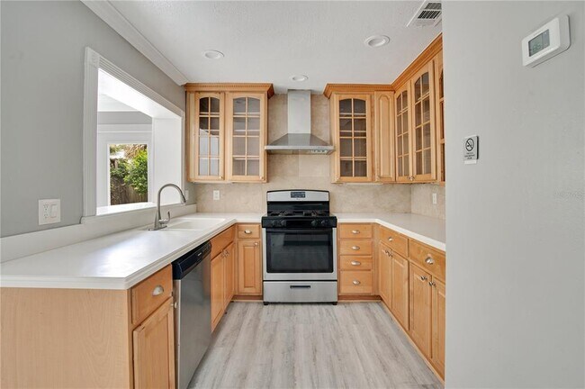 Foto del edificio - 6151 Sandcrest Cir