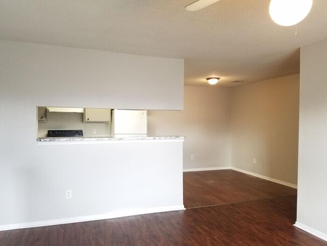 Building Photo - 420 Free Kings Hwy