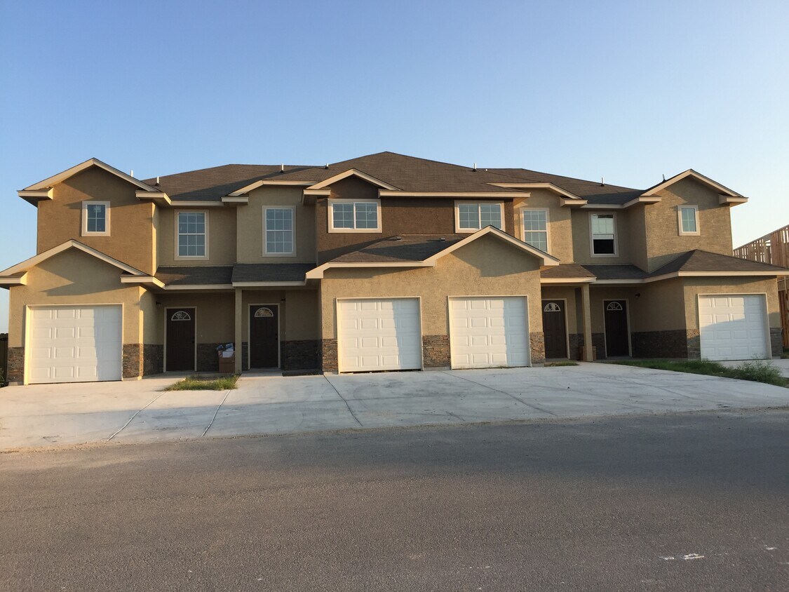 View from the street - 16715 Jupiter Haven