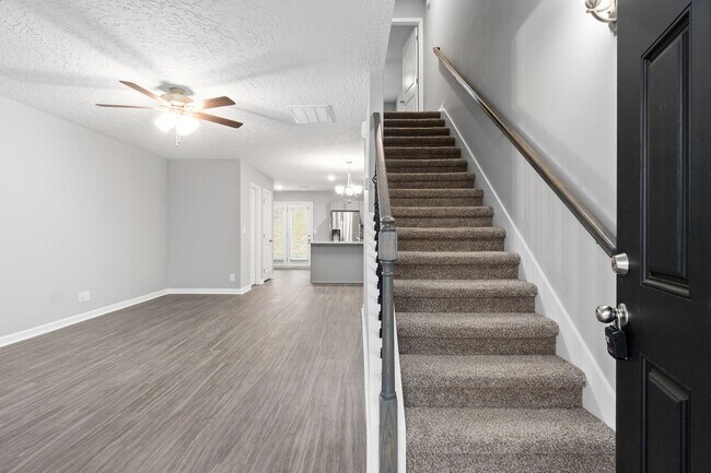 Building Photo - Pet Friendly Two Bedroom!