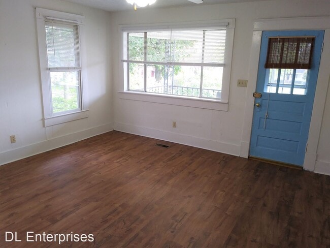 Building Photo - 2 br, 1 bath House - 207 West Bell Avenue