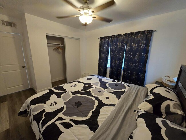 Foto del edificio - 534 R Ave