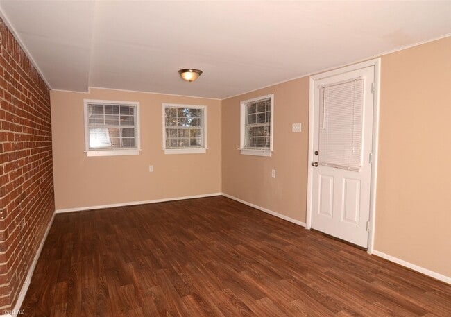 Building Photo - 3 br, 2 bath House - 558 Roxbury Drive