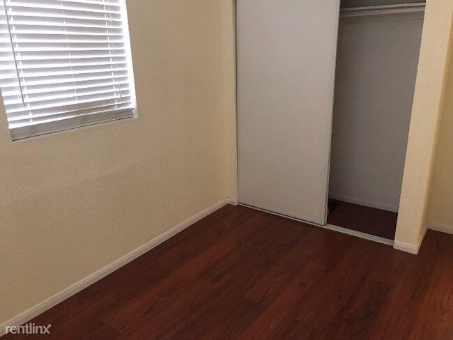 Foto del edificio - 10305 E Avenue S12