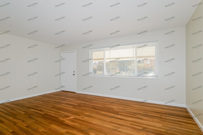 Building Photo - 1305 Acredale Dr