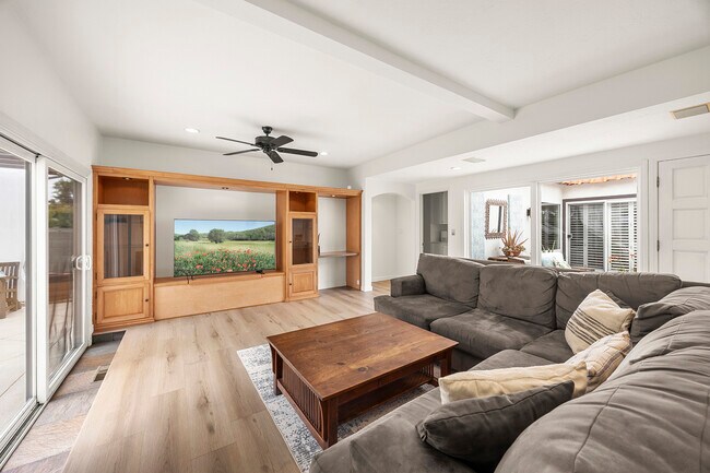 Sala de estar - 19112 Colchester Ln